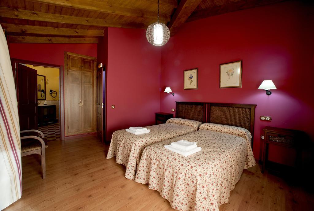 Apartamento Rural Arbequina, PISCINA CLIMATIZADA TERMAL Balneario el Salugral a 12 KILÓMETROS, 5 euros por persona Casas del Monte Habitación foto