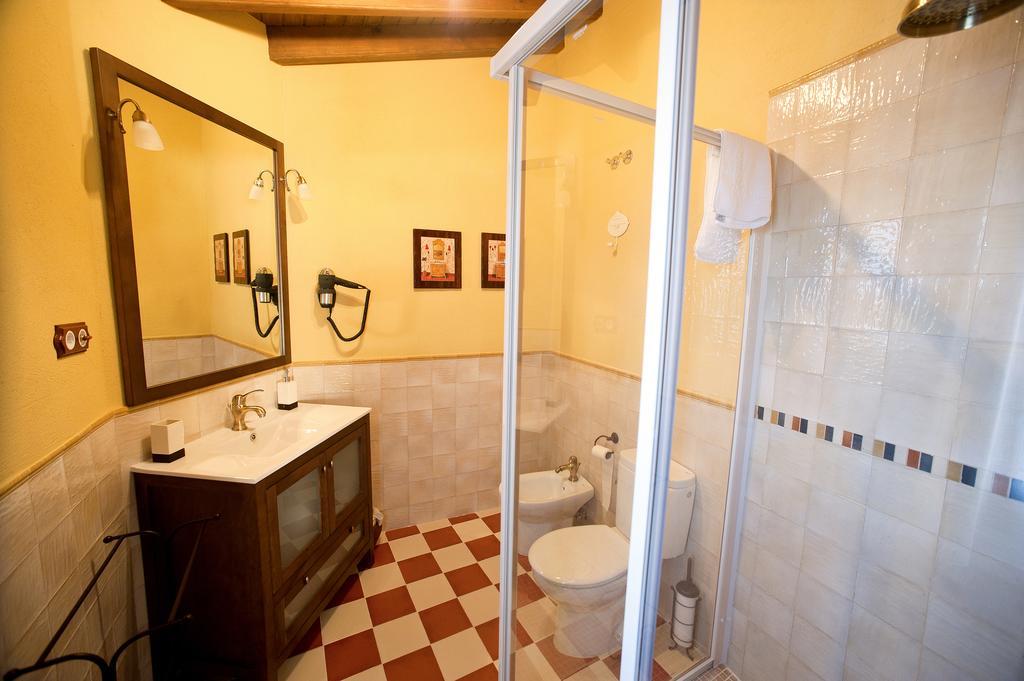 Apartamento Rural Arbequina, PISCINA CLIMATIZADA TERMAL Balneario el Salugral a 12 KILÓMETROS, 5 euros por persona Casas del Monte Habitación foto