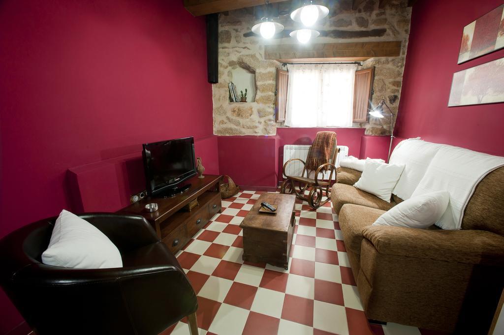 Apartamento Rural Arbequina, PISCINA CLIMATIZADA TERMAL Balneario el Salugral a 12 KILÓMETROS, 5 euros por persona Casas del Monte Habitación foto